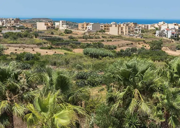 4 Bedroom Farmhouse With Private Pool & Views