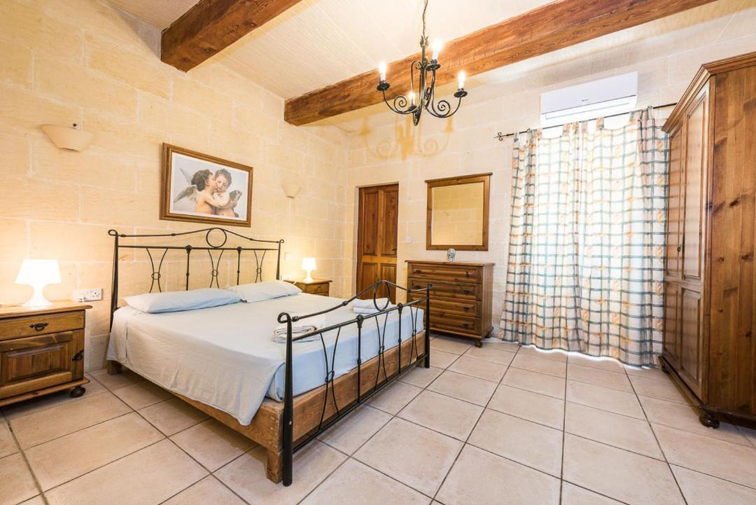 4 Bedroom With Private Pool & Views * Nadur