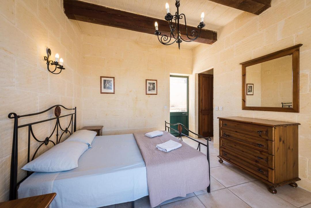 4 Bedroom With Private Pool & Views *