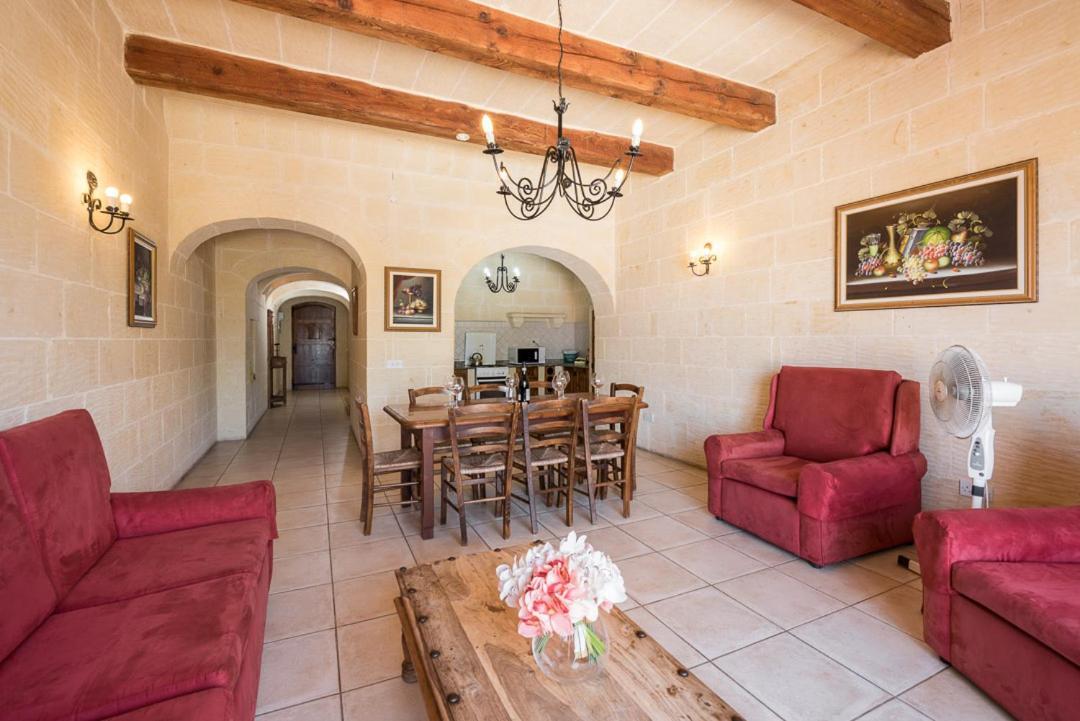 4 Bedroom With Private Pool & Views *