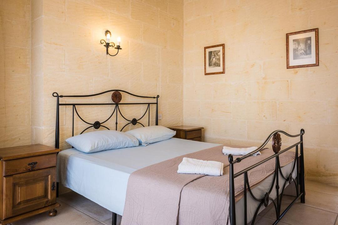 4 Bedroom With Private Pool & Views * Nadur