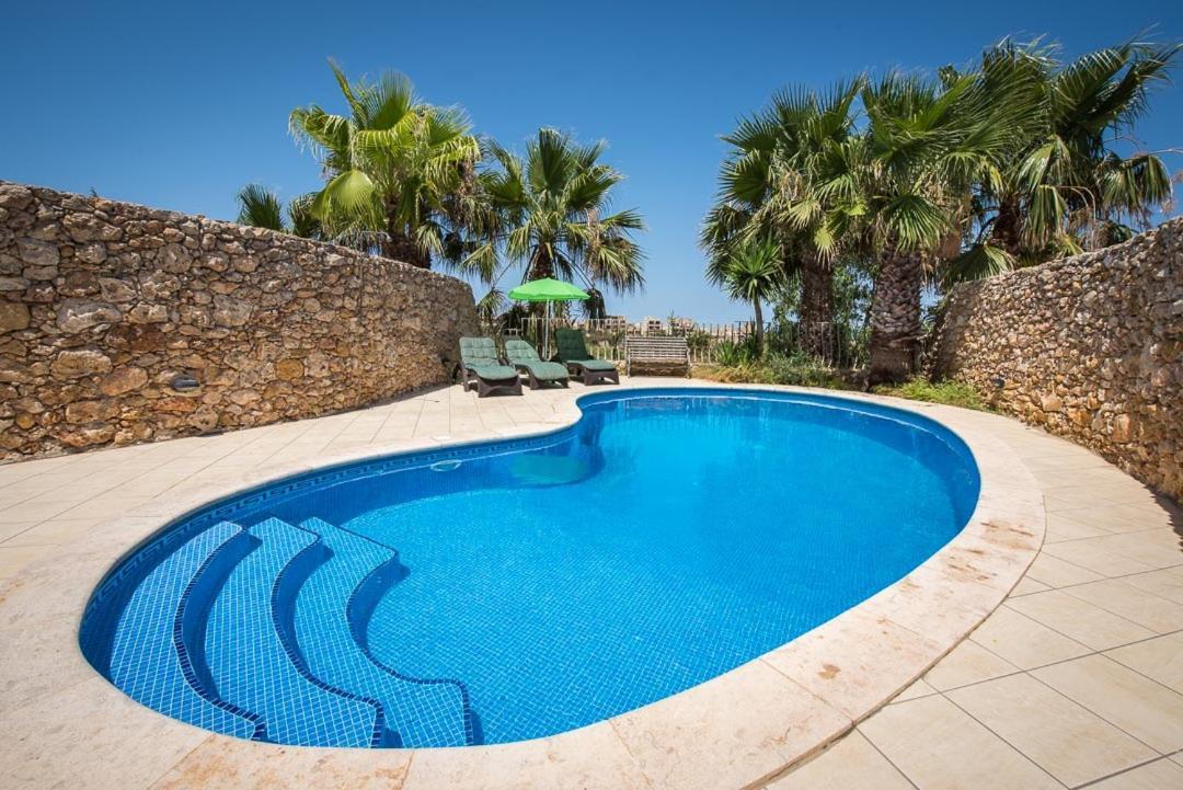 4 Bedroom With Private Pool & Views Nadur